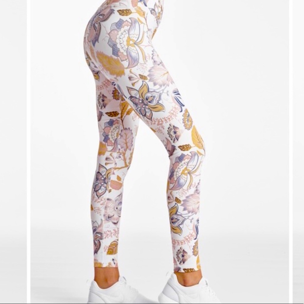 EUC DYI Signature legging in Golden Floral, XS